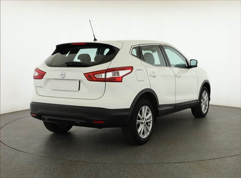 Nissan Qashqai (2016) 1.2 DIG-T, ČR,1.maj - fotka 5 z 18