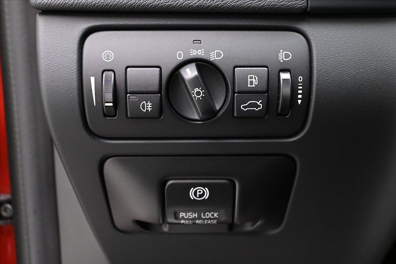 Volvo V60 1,6 D2 84 kW Manuál Kinetic - fotka 25 z 29