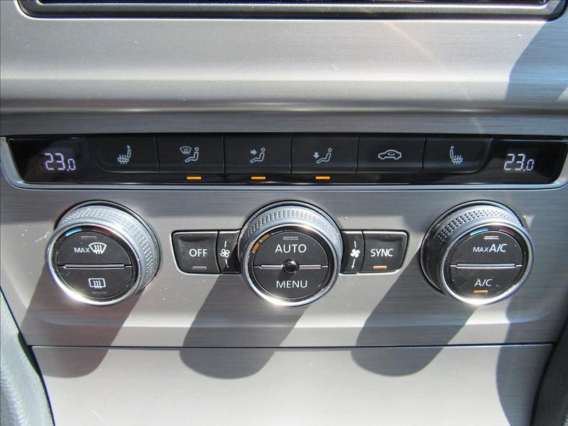Volkswagen Golf 1,4 TSi 90kW Comfortline - fotka 17 z 34