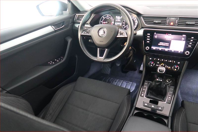 Škoda Superb (2018) Style 1.6 TDI, Navi, Bi-Xenony - fotka 7 z 19