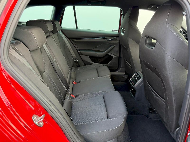 Škoda Octavia (2023) 1.5 TSI 110kW SportLine DSG DC - fotka 25 z 35