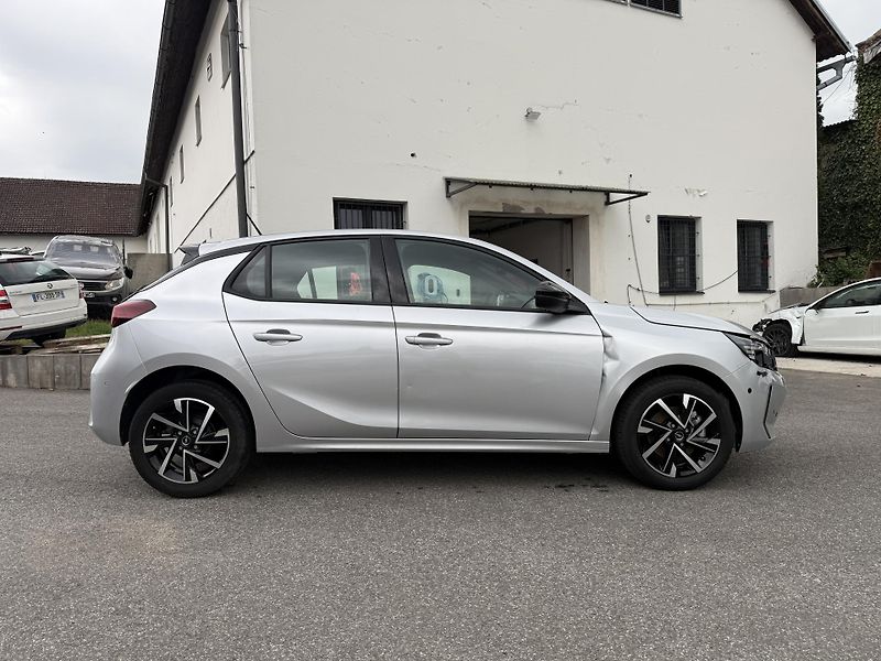 Opel Corsa 1.0l 74 kW - fotka 7 z 16