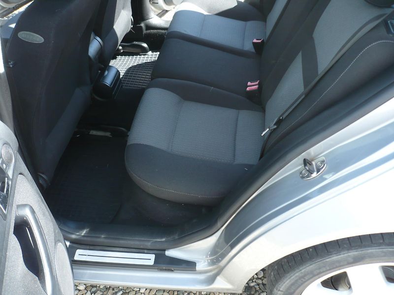 Volkswagen Golf 1.6i 77Kw Koupeno ČR - fotka 16 z 27