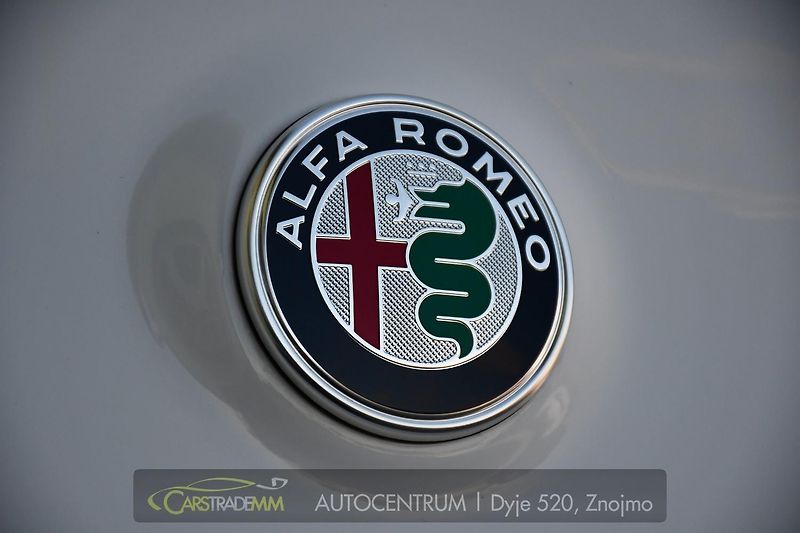 Alfa Romeo Stelvio 2.2D 154kW VELOCE AT8 Q4 - fotka 51 z 51