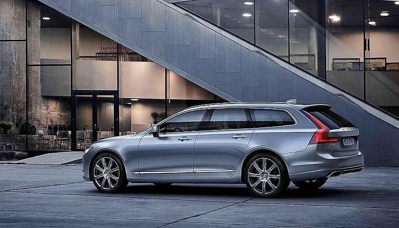 Volvo V90.