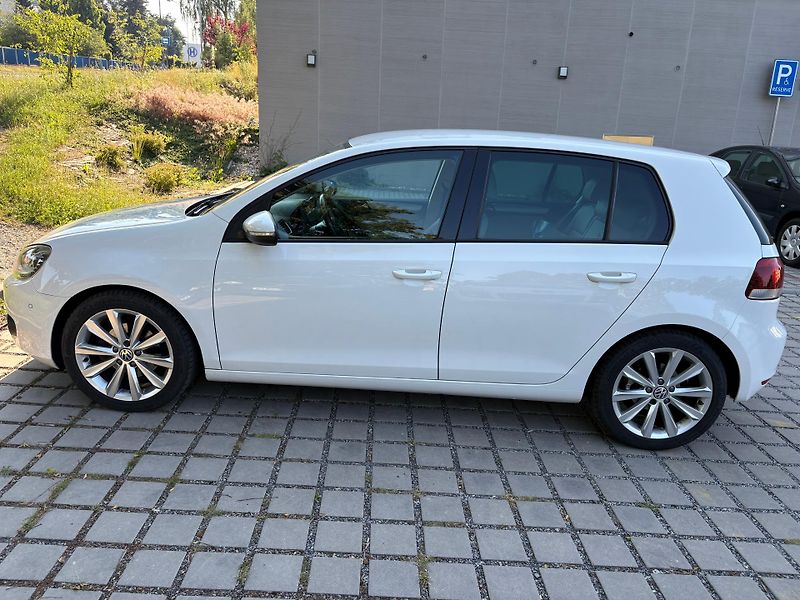 Volkswagen Golf (2011) - fotka 4 z 36