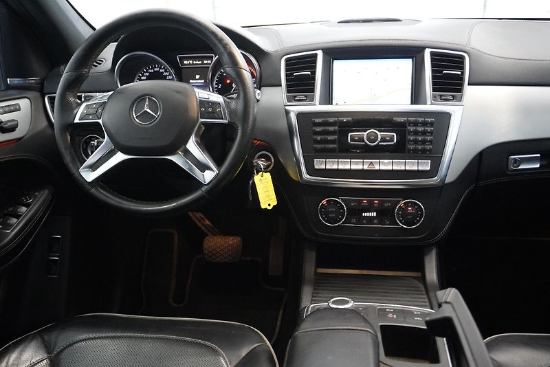 Mercedes-Benz GL GL350 3,0D V6 4MATIC AUT. - fotka 17 z 36