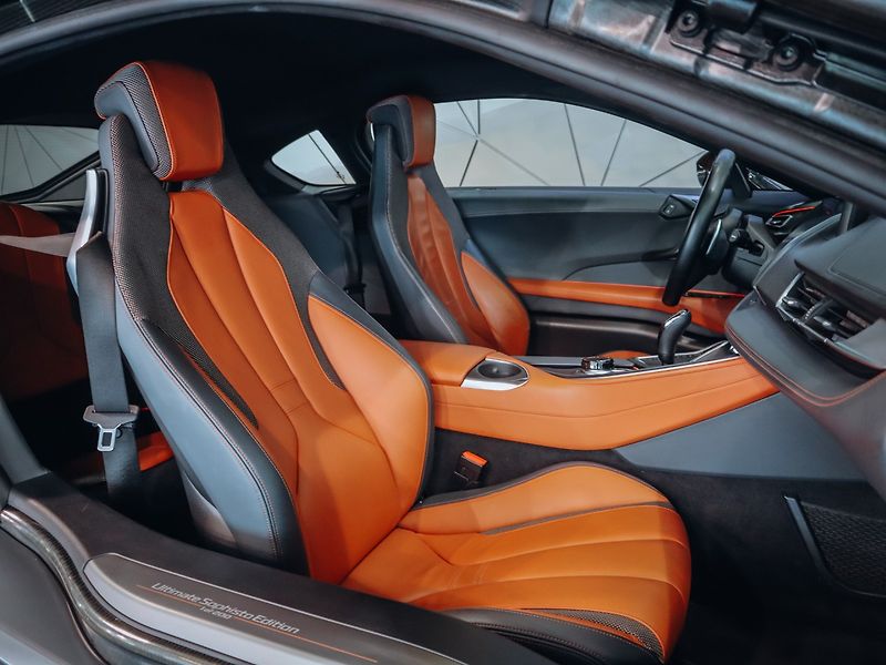 BMW i8 Ultimate Sophisto Edition Kupé - fotka 24 z 35