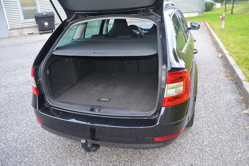 Škoda Octavia combi4x4 110 kW DSG Black line - fotka 29 z 42