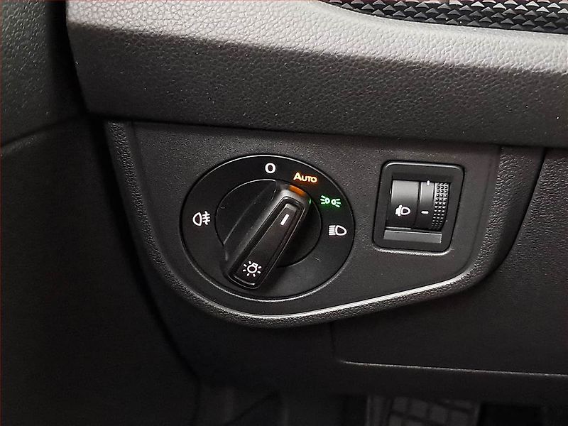 Volkswagen Taigo (2023) 1.0 TSI - fotka 18 z 19
