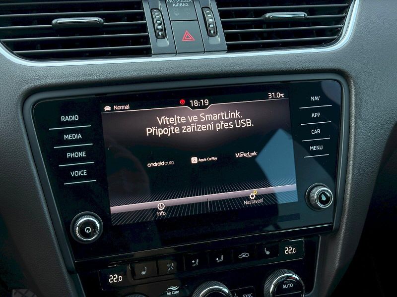 Škoda Octavia (2018) Combi 1.4 TSI 110 kW L&K - fotka 18 z 21