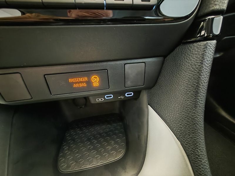 Toyota Yaris 1.5 Hybrid Comfort - fotka 26 z 28