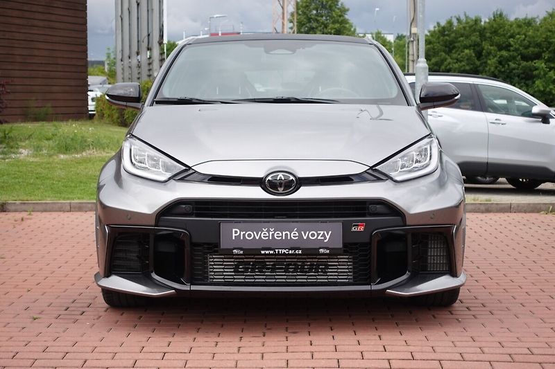 Toyota GR Yaris 1.6Turbo 8AT 4X4 Dynamic + VIP - fotka 2 z 33