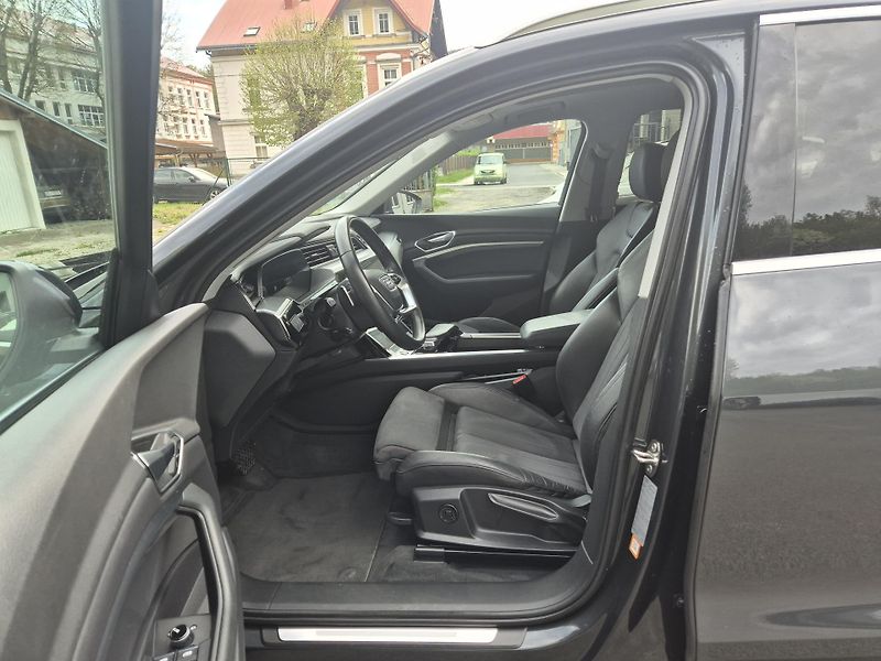 Audi e-tron 50 QUATTRO 230kw 20ALU SOH100% - fotka 11 z 45