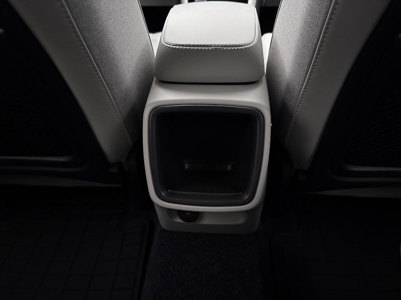Volvo XC40 T3 MOMENTUM REZERVACE - fotka 26 z 47