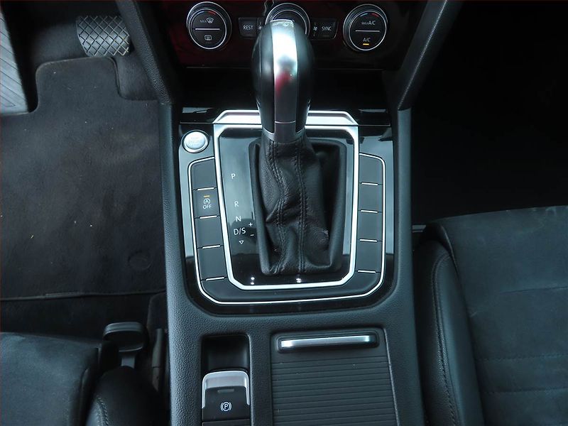 Volkswagen Passat (2016) 2.0 TDI, Automat, Kůže, Navi - fotka 13 z 21