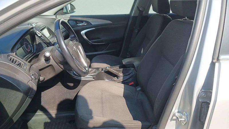 Opel Insignia ST 1.6CDTi MT6 - fotka 14 z 29