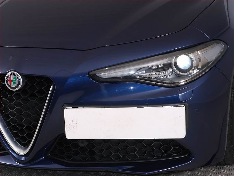 Alfa Romeo Giulia (2018) 2.0 Turbo - fotka 20 z 20