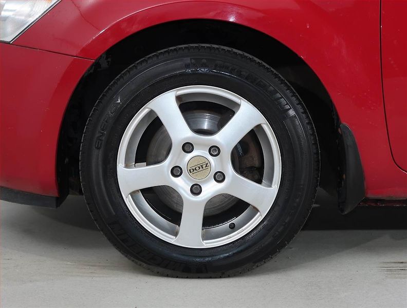 Kia Ceed (2009) 1.4 CVVT, po STK, jezdí dobře - fotka 14 z 16