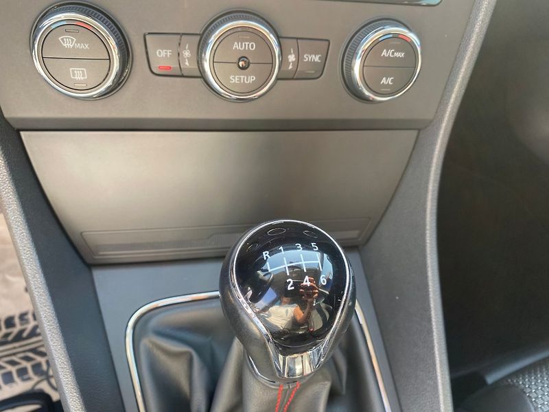 Seat Leon (2013) 1.8 TSi 132kW - fotka 15 z 39