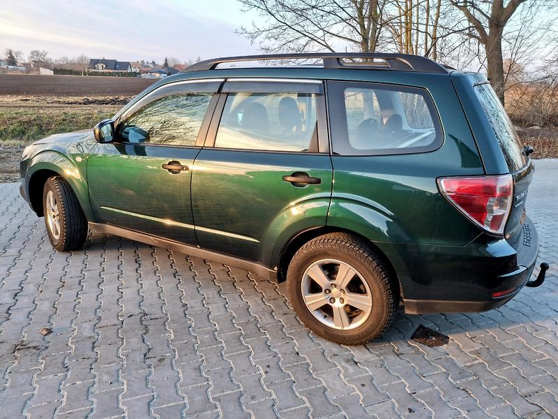 Subaru Forester 2.0 110 kw 4x4 Rezervace - fotka 9 z 38