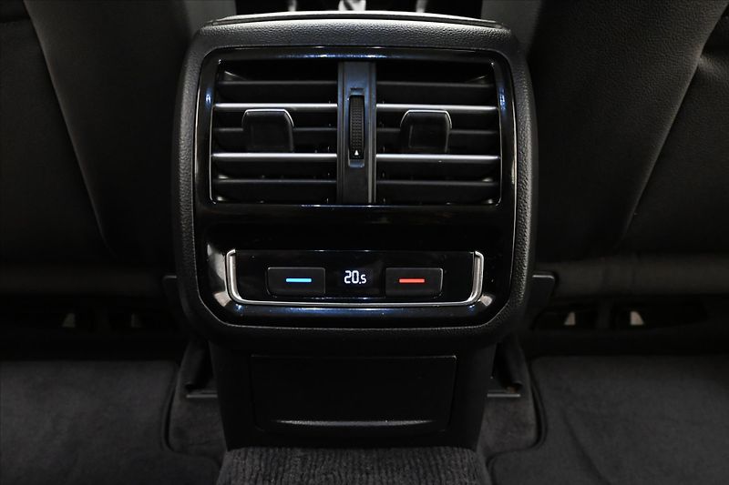 Volkswagen Passat 2,0 TDI 140 kW DSG 4Motion Zár - fotka 21 z 31
