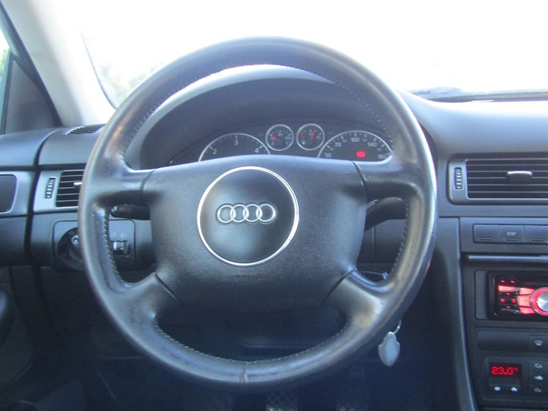 Audi A6 (2003) 1.9 TDI 96kW 2 SADY PNEU - fotka 16 z 33