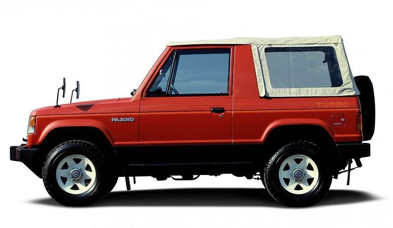 Mitsubishi Pajero při mezigeneračním setkání.