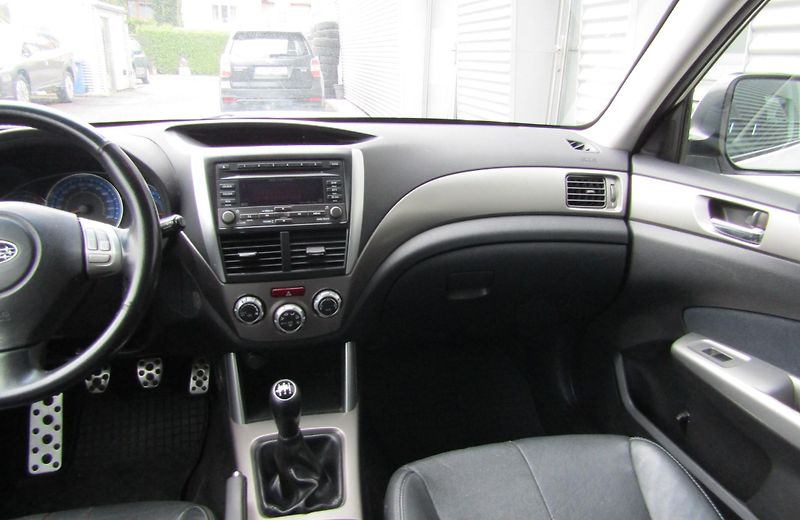 Subaru Forester (2009) 2,5 XT 5MT 169 kW ČR 1. maj. - fotka 11 z 24