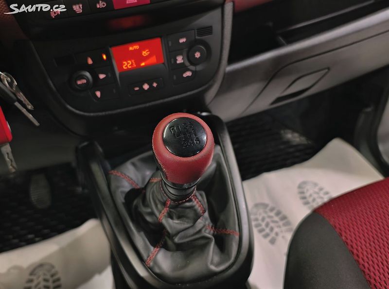 Fiat Dobló 2.0MJT 99kW KLIMA VÝHŘEVY, PDC - fotka 14 z 20