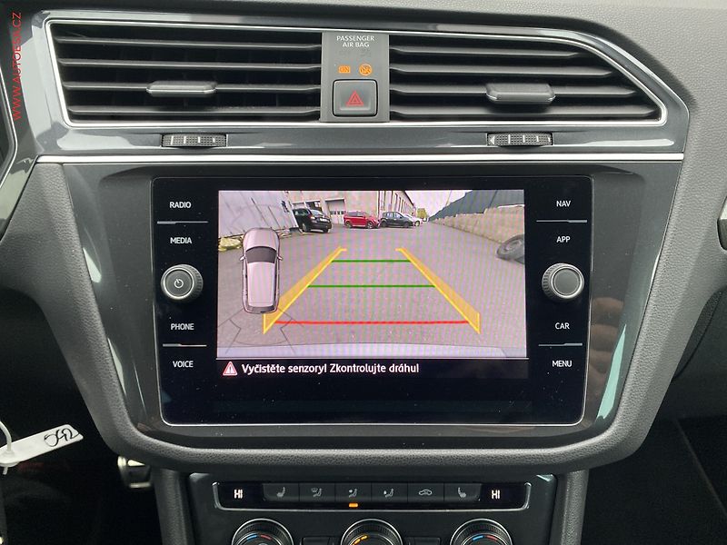 Volkswagen Tiguan (2020) 1.5 TSi, IQ Drive, LED, +kola - fotka 17 z 18