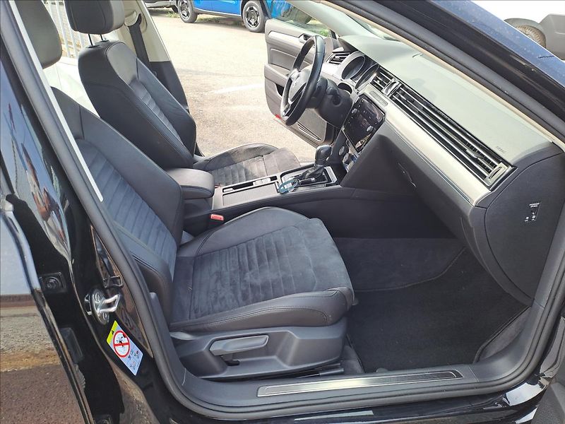 Volkswagen Passat 2,0 TDI DSG 4Motion - fotka 8 z 18