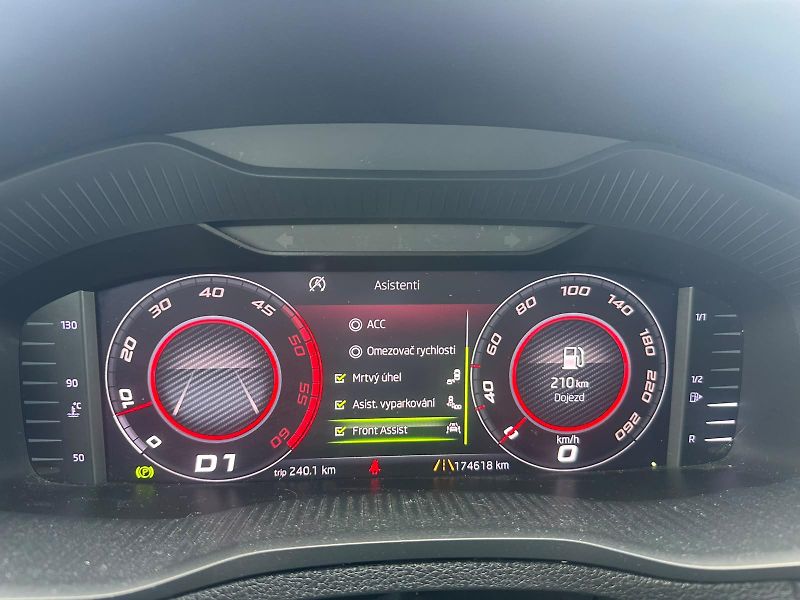 Škoda Karoq (2019) 1.6TDi, 85KW, SPORTLINE - fotka 30 z 30