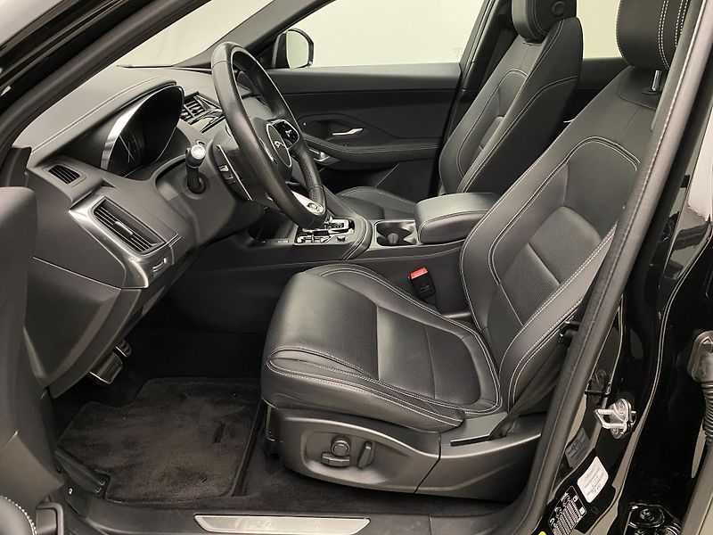 Jaguar E-Pace P250 R-DYNAMIC SE  REZERVACE - fotka 3 z 44