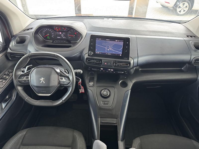 Peugeot Rifter (2022) 1,2 Aut. Allure Pack 7.Míst L2 - fotka 10 z 25