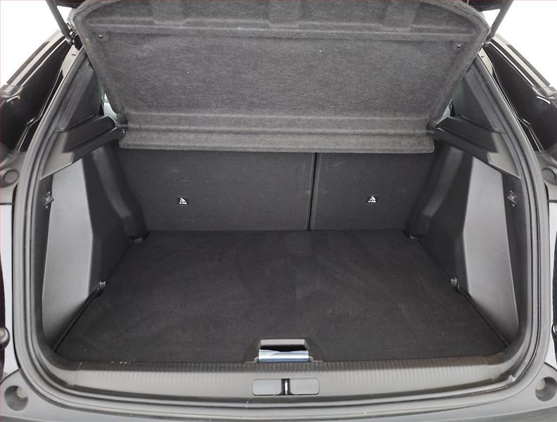 Peugeot 2008 (2023) 1.2 PureTech, ČR,1.maj - fotka 19 z 20
