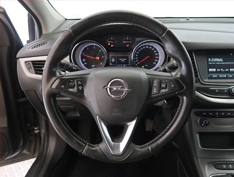 Opel Astra (2019) 1.6 CDTI, Navi, Tempomat - fotka 16 z 18
