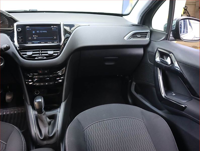 Peugeot 208 (2017) 1.2 PureTech, Serv.kniha - fotka 8 z 19