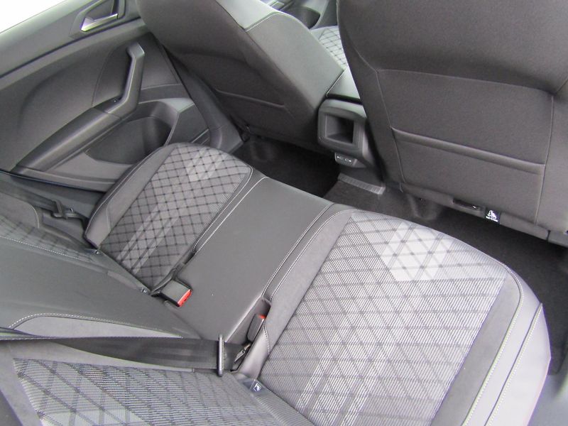 Volkswagen T-Cross R-Line People1.5 TSI 110 kW 7D - fotka 30 z 34