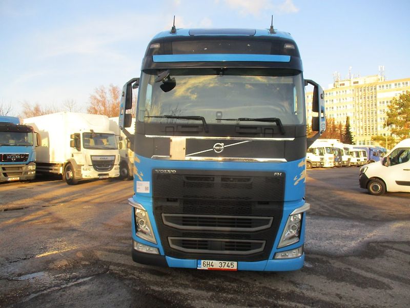 Volvo FH500 6x2 + Schmitz Nový tacho - fotka 2 z 39