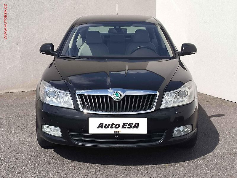 Škoda Octavia (2011) 2.0 TDi, ČR, Xenon, navi - fotka 2 z 22