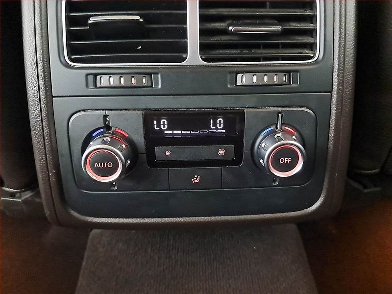 Volkswagen Touareg (2010) 3.0 TDI, 4X4, Automat, Navi - fotka 24 z 25