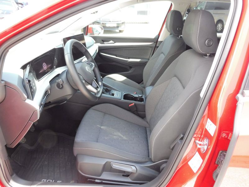 Volkswagen Golf (2025) People 1,5 TSI 85kW - fotka 7 z 26