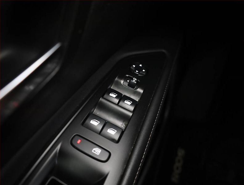 Peugeot 5008 (2020) 1.5 BlueHDi, 7 míst, ČR,1.maj - fotka 15 z 18