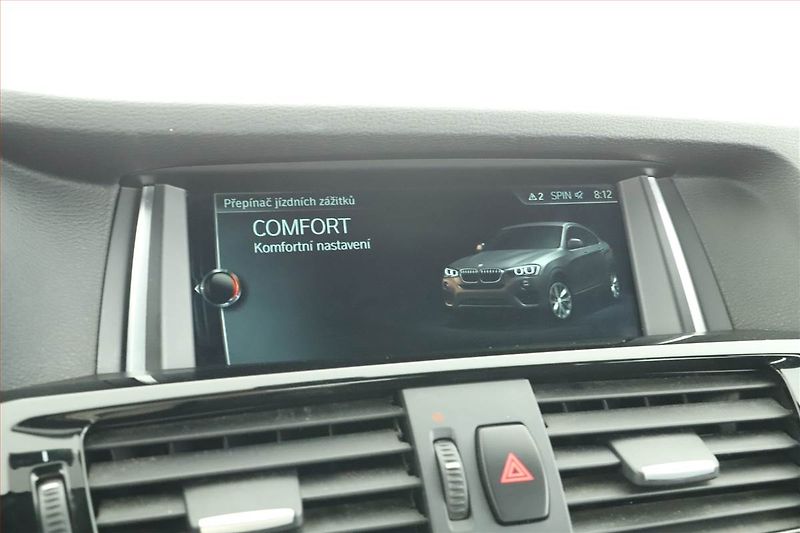 BMW X4 (2018) xDrive30d - fotka 17 z 22