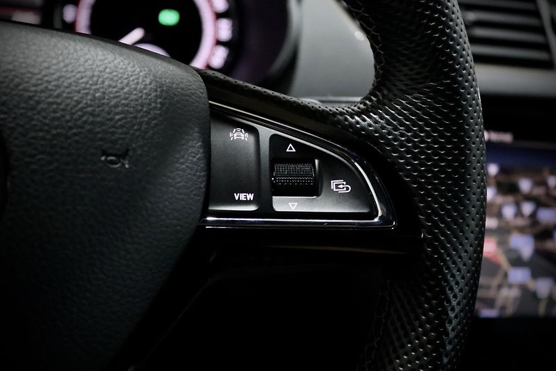 Škoda Octavia 3 FL 2.0 TSI 180 kW DSG RS - fotka 24 z 43