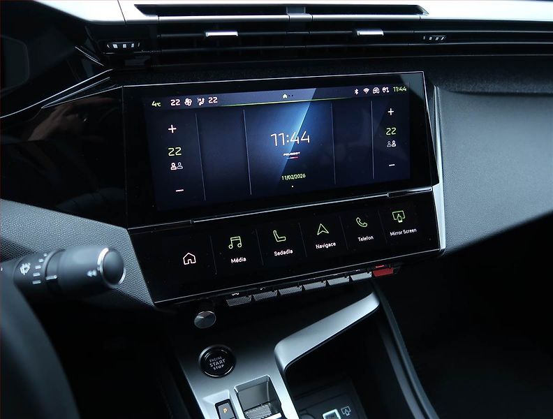 Peugeot 408 (2024) Allure 1.2 PureTech - fotka 18 z 19