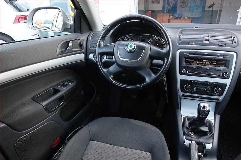 Škoda Octavia (2010) 1.6 TDI, Tempomat - fotka 4 z 12