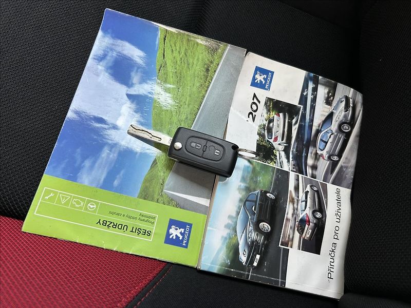 Peugeot 207 1,4 i  Klima,ISOFIX,CentrálDO - fotka 41 z 42