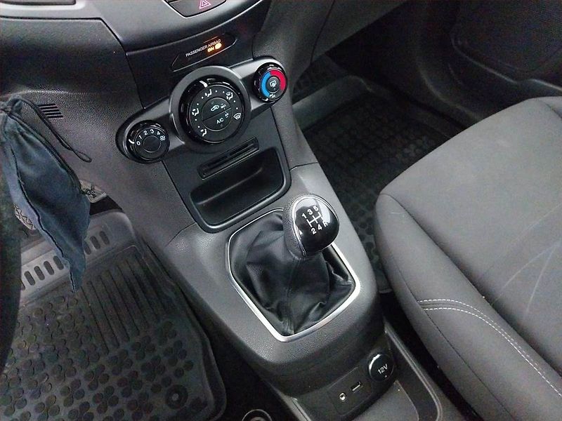 Ford Fiesta (2015) 1.25 - fotka 13 z 15